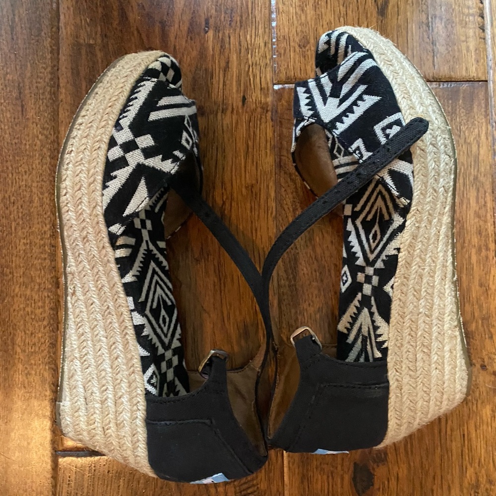 Toms wedges Size 8